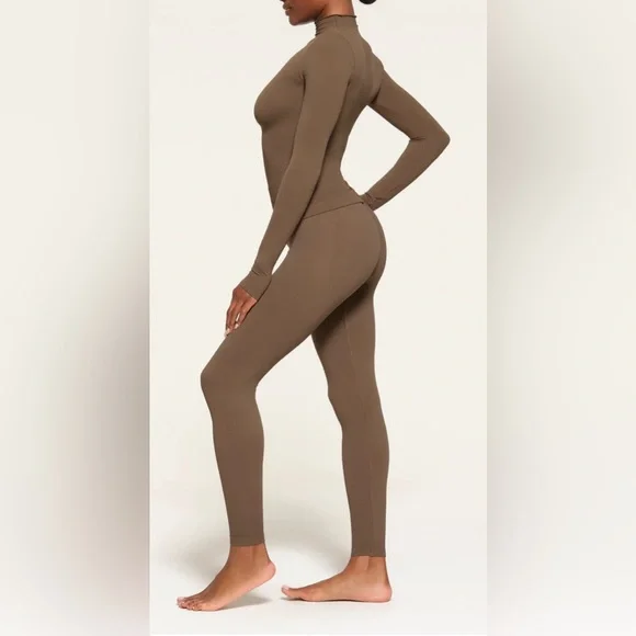 WT SKIMS Fits Everybody Funnel Neck Long Sleeved Top - Oxide - Picture 2 of 4